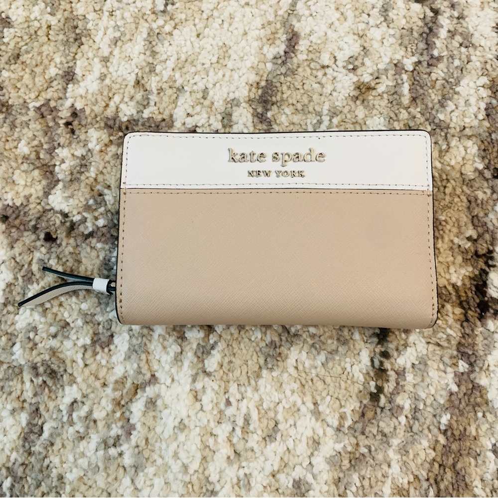 Kate Spade Medium Bifold Wallet in Warm Beige